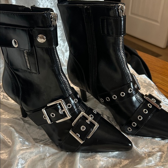 Wild Pair Shoes - NWB WILD PAIR MOONBEAM 7M